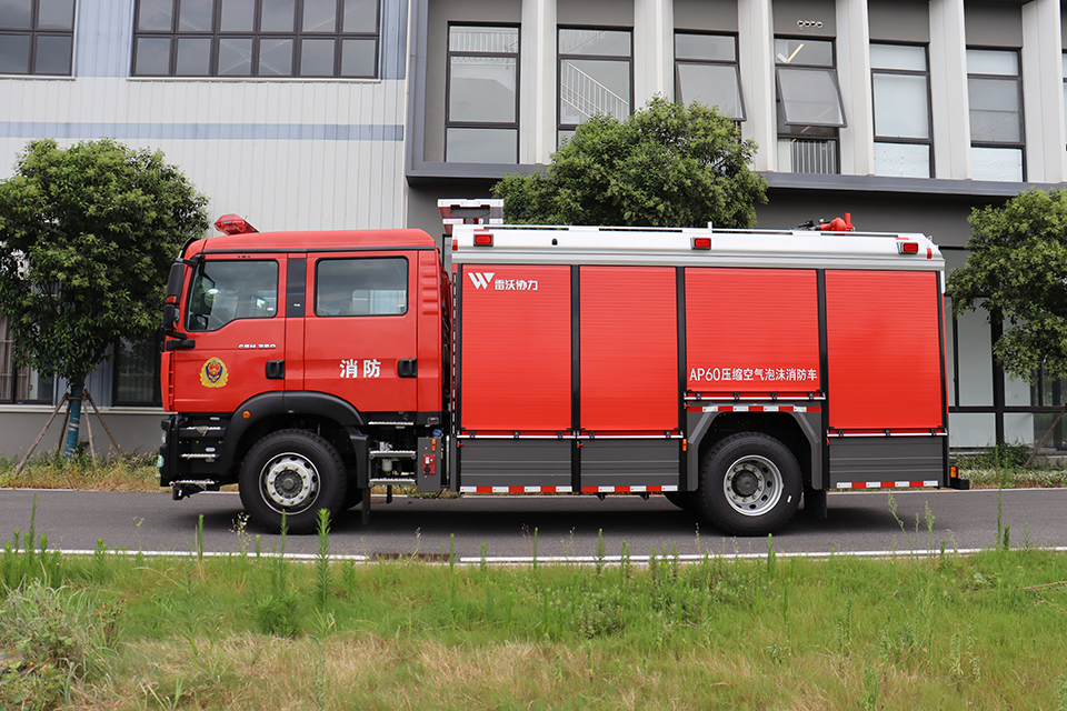 雷沃协力AP60型多功能城市主战车