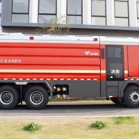 雷沃协力PM180型泡沫消防车