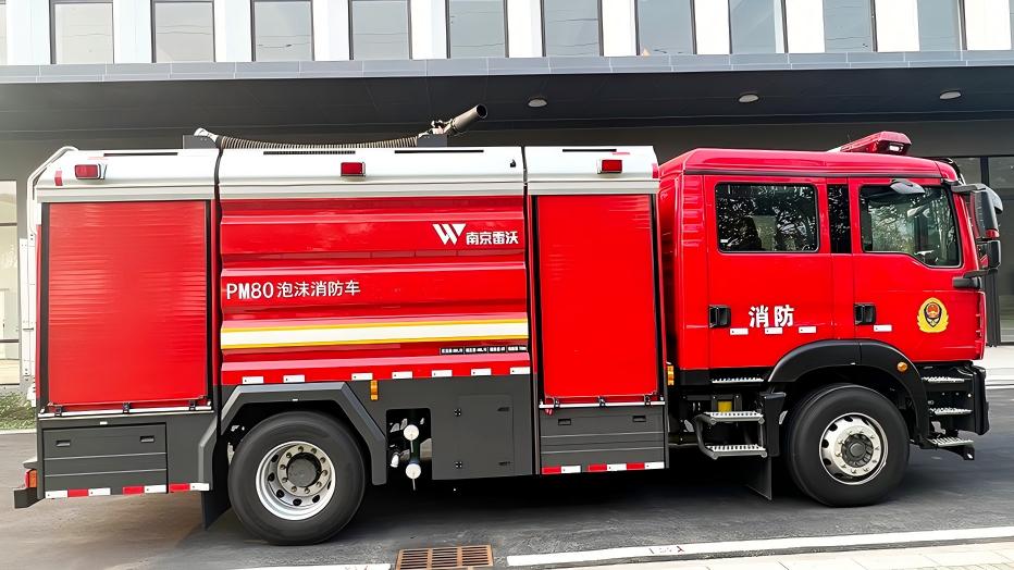 雷沃协力  PM80型泡沫消防车
